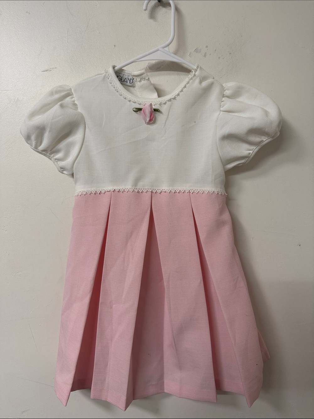 Youngland Pink and White Pleated Flower Accent Dress vintage